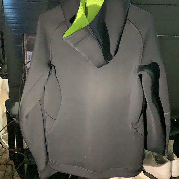 Nike Waterproof Jacket. - Picture 8 of 10